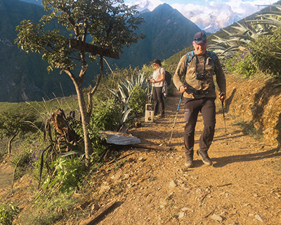 Couple arriving at Capuliyoc town