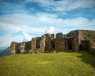 Archaeological remains at the entrance to Choquequirao