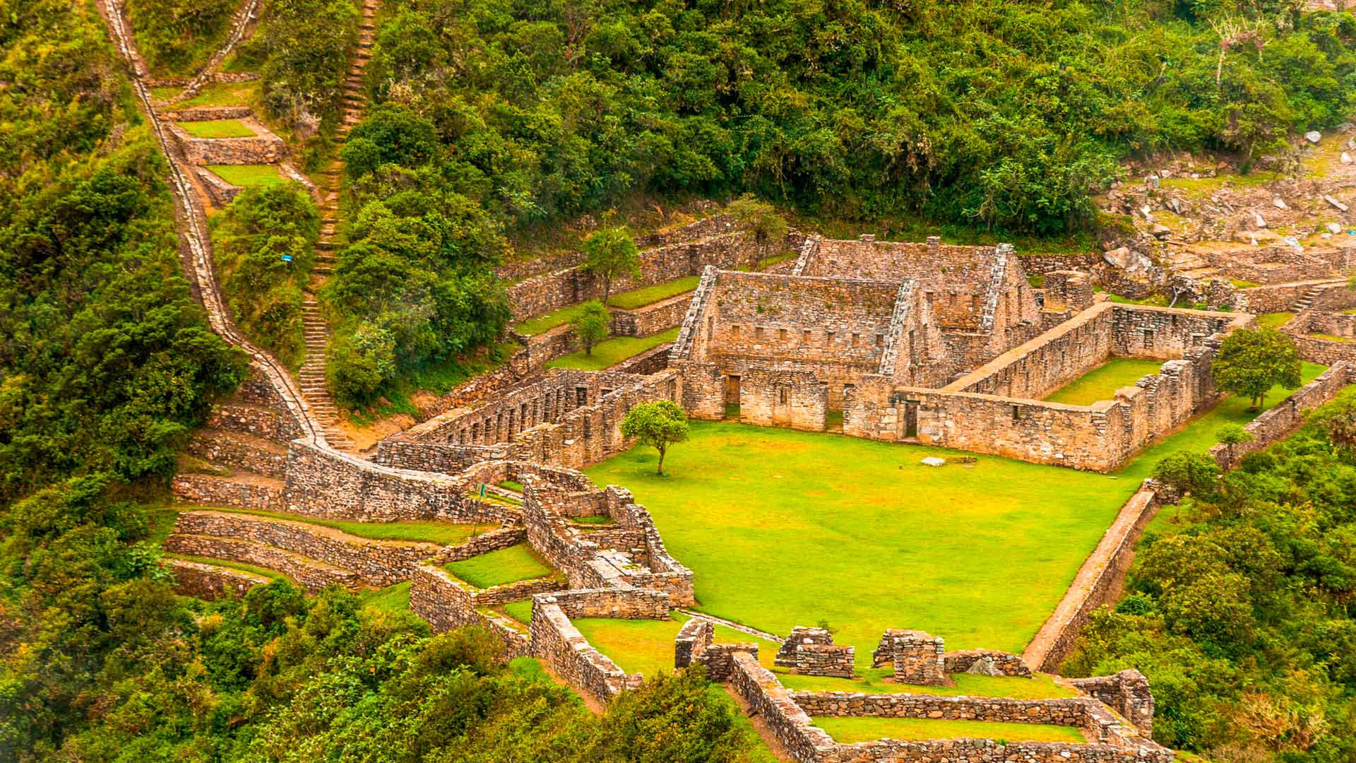Photo of the main square of the archaeological site of Choquequirao route