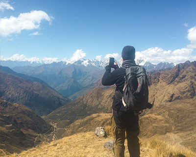 Man taking photo of the Apurímac river valley