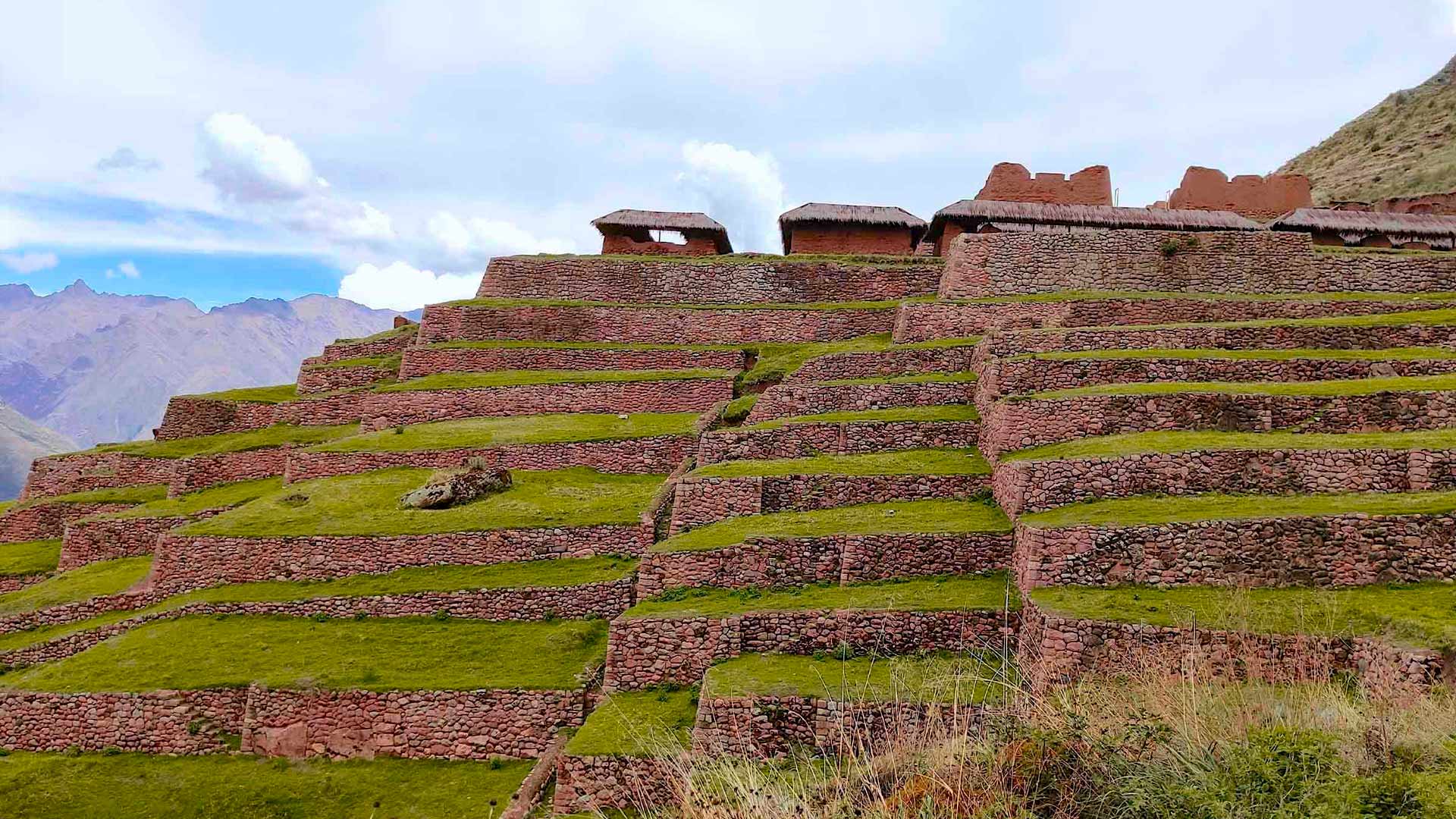Photo of the terraces of the archaeological site of Huchuy Qosqo