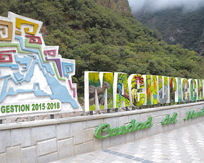 A big Machu iPcchu label at the entrance of Aguas Calientes