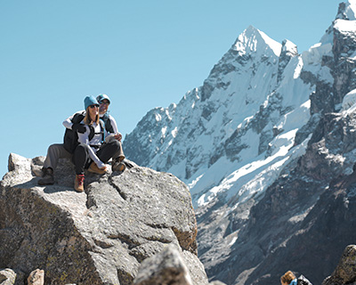 Couple in love with the background of the Salkantay mountain