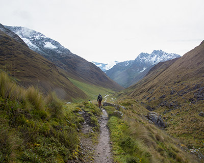 Man is walking on the way between Incachiriasca and Paucarcancha